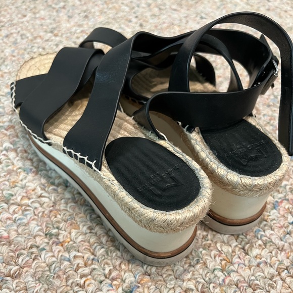 MARC FISHER BLACK PLATFORM SANDALS. Size 6.5 - Picture 5 of 5
